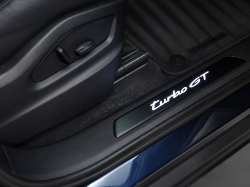 Certified 2025 Porsche Cayenne Turbo GT image 30