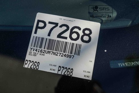 Used 2022 Volvo XC40 T5 R-Design image 26