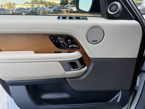 Used 2020 Land Rover Range Rover HSE image 33