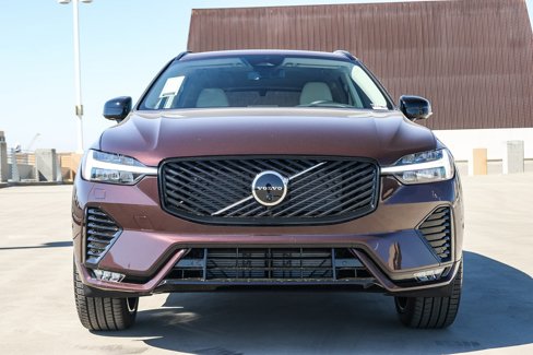 New 2026 Volvo XC60 B5 Ultra w/ Climate Package image 2