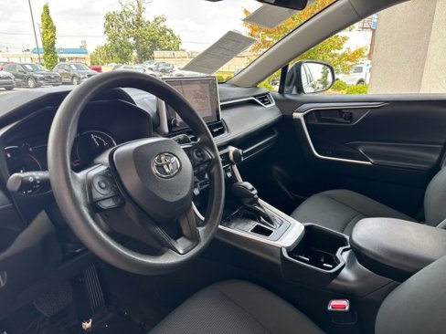 Used 2024 Toyota RAV4 LE image 10