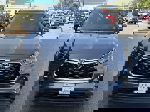 Used 2022 Toyota Highlander XLE image 9
