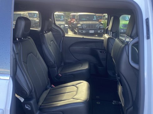 New 2026 Chrysler Voyager LX image 30