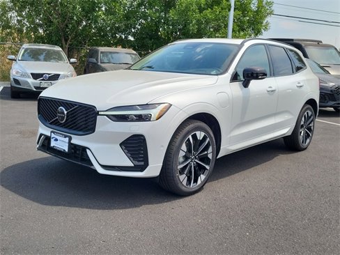 New 2026 Volvo XC60 T8 Plus w/ Climate Package image 9