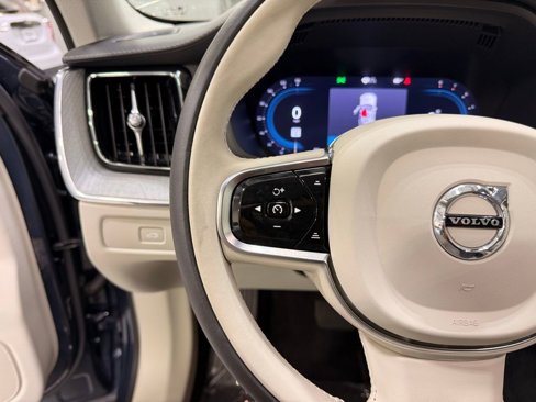 Used 2024 Volvo XC60 B5 Ultimate w/ Protection Package Premier image 13