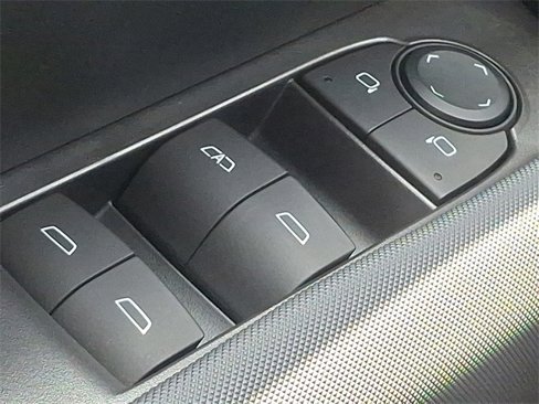 Used 2024 Chevrolet Colorado Z71 w/ Z71 Convenience Package 2 image 30