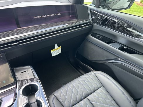 New 2026 Cadillac Escalade IQL Luxury image 16