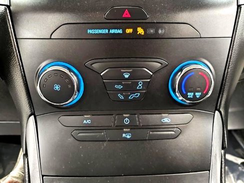 Used 2019 Ford Edge SE image 18