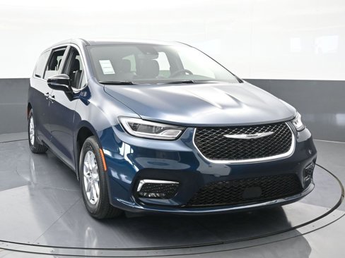 New 2025 Chrysler Pacifica Select image 9