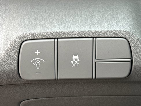 Certified 2025 Hyundai Elantra SEL image 35