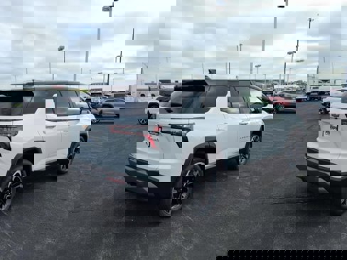New 2026 Chevrolet Equinox LT image 3