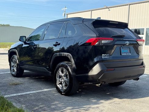 Used 2022 Toyota RAV4 LE image 7