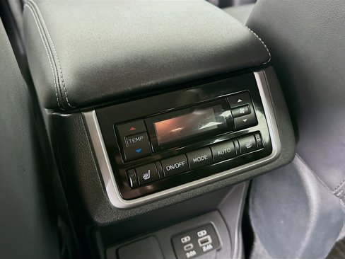 Used 2024 Subaru Ascent Limited image 25
