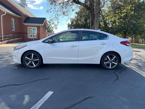 Used 2017 Kia Forte EX image 7