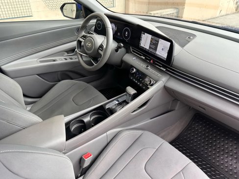 Used 2025 Hyundai Elantra SEL image 10