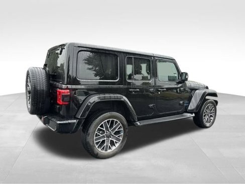 Used 2022 Jeep Wrangler Unlimited Sahara image 8
