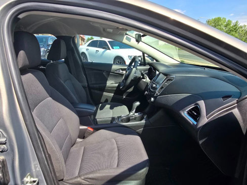 Used 2018 Chevrolet Cruze LT w/ Convenience Package image 25