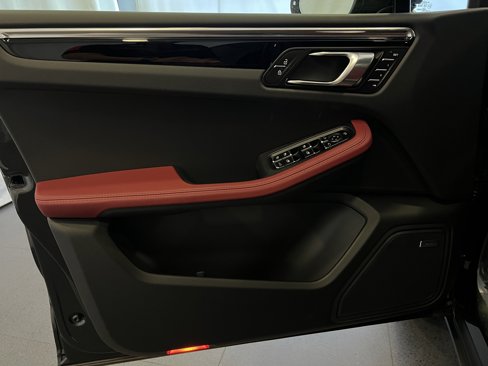 New 2026 Porsche Macan image 15