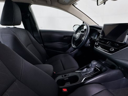 Used 2025 Toyota Corolla LE image 27