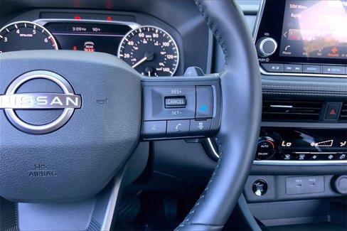 Certified 2025 Nissan Rogue SV image 22