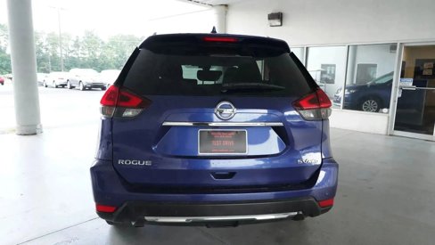 Used 2020 Nissan Rogue SV image 4