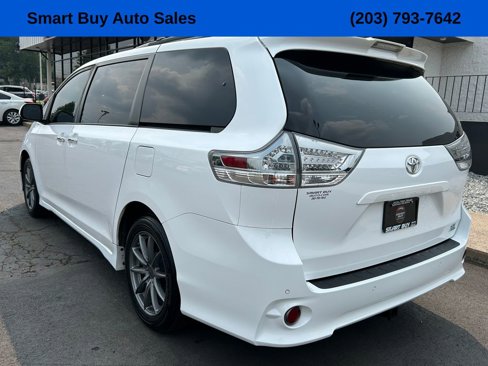 Used 2019 Toyota Sienna SE image 9