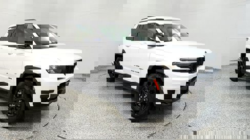 Used 2024 Jeep Grand Cherokee L Laredo image 1