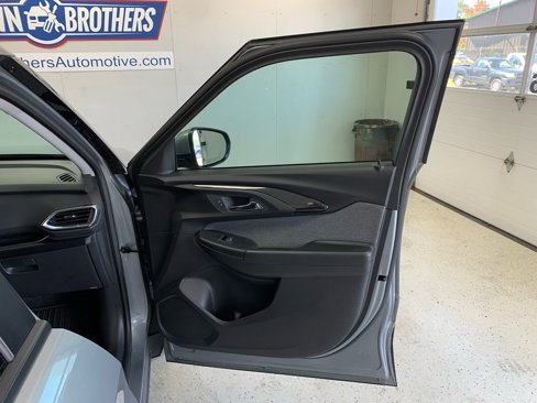 Used 2023 Chevrolet TrailBlazer LT w/ Sun and Liftgate Package image 32
