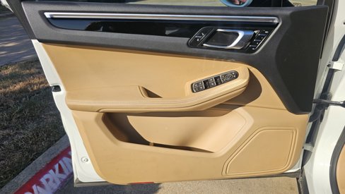 Used 2018 Porsche Macan image 17
