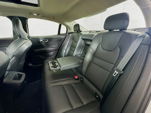 Used 2025 Volvo S60 B5 Plus image 27