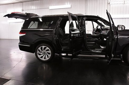 Used 2024 Lincoln Navigator L Reserve image 31