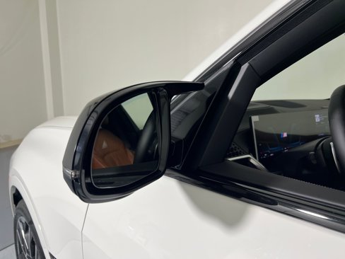 New 2026 BMW X7 M60i image 23
