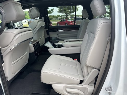 New 2025 Jeep Grand Wagoneer 4WD image 41
