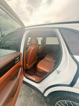 Used 2022 Porsche Cayenne w/ Premium Package image 12