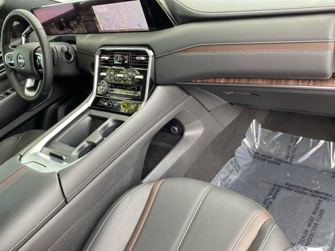 New 2025 Nissan Armada SL w/ Captain's Chari Seat Package image 37