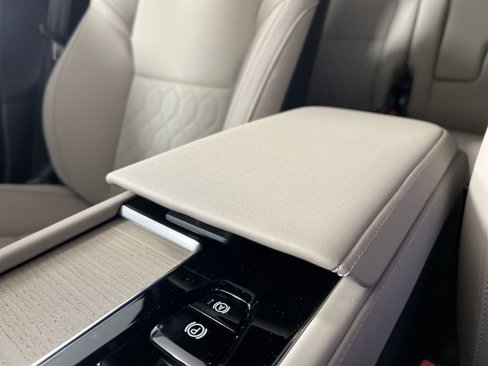 New 2026 Volvo XC90 B6 Plus w/ Protection Package Premier image 23