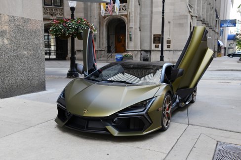 Used 2025 Lamborghini Revuelto image 1