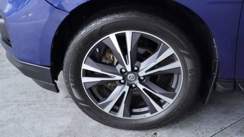 Used 2017 Nissan Pathfinder Platinum w/ Family Entertainment Package image 29
