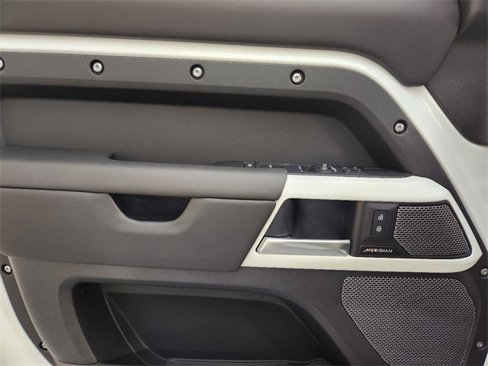 New 2024 Land Rover Defender 110 SE image 24