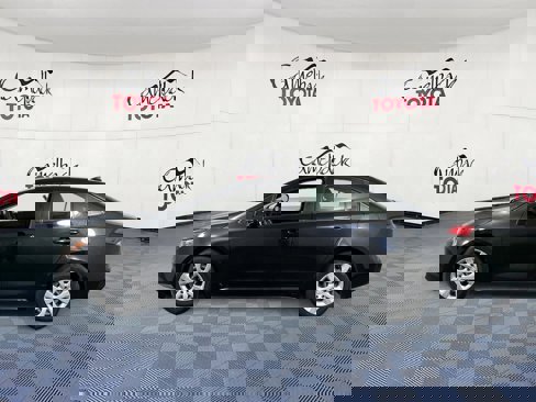 Used 2022 Toyota Corolla LE image 4
