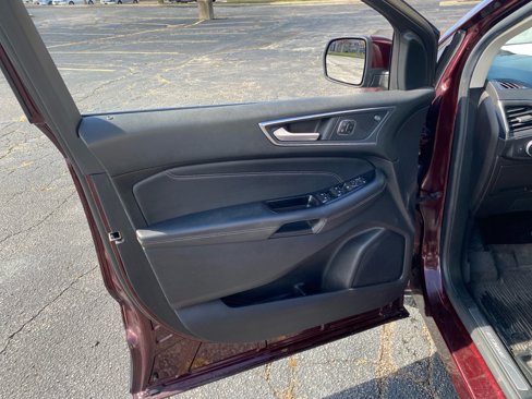 Used 2019 Ford Edge Titanium w/ Cold Weather Package image 11