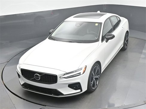 Used 2025 Volvo S60 B5 Plus w/ Protection Package Premier image 43