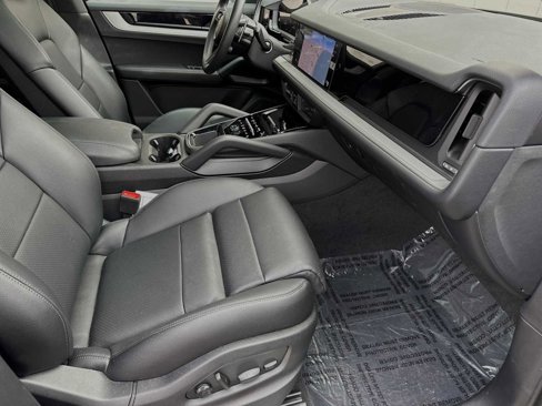 Used 2024 Porsche Cayenne image 15