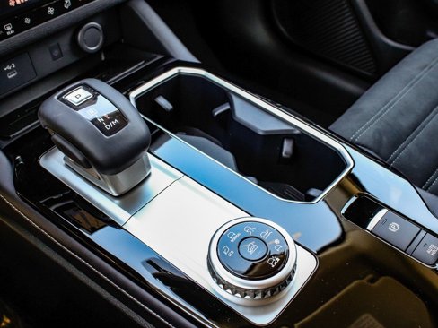 New 2025 Mitsubishi Outlander SE image 24