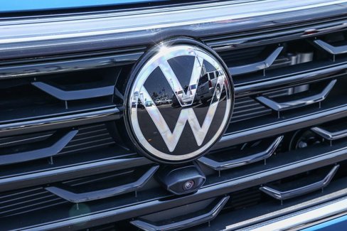 New 2025 Volkswagen Atlas Cross Sport SEL Premium R-Line image 23