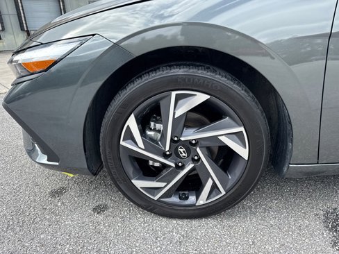 Used 2025 Hyundai Elantra Sport image 11