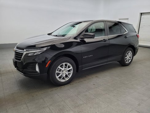 Used 2023 Chevrolet Equinox LT image 2