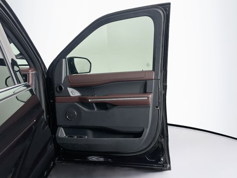 Used 2024 Ford Expedition Limited image 35