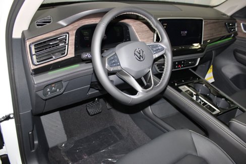 New 2026 Volkswagen Atlas SEL image 4