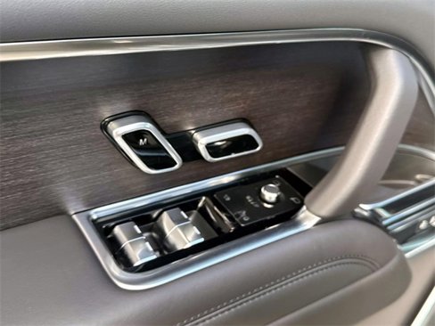 New 2025 Land Rover Range Rover SE image 16